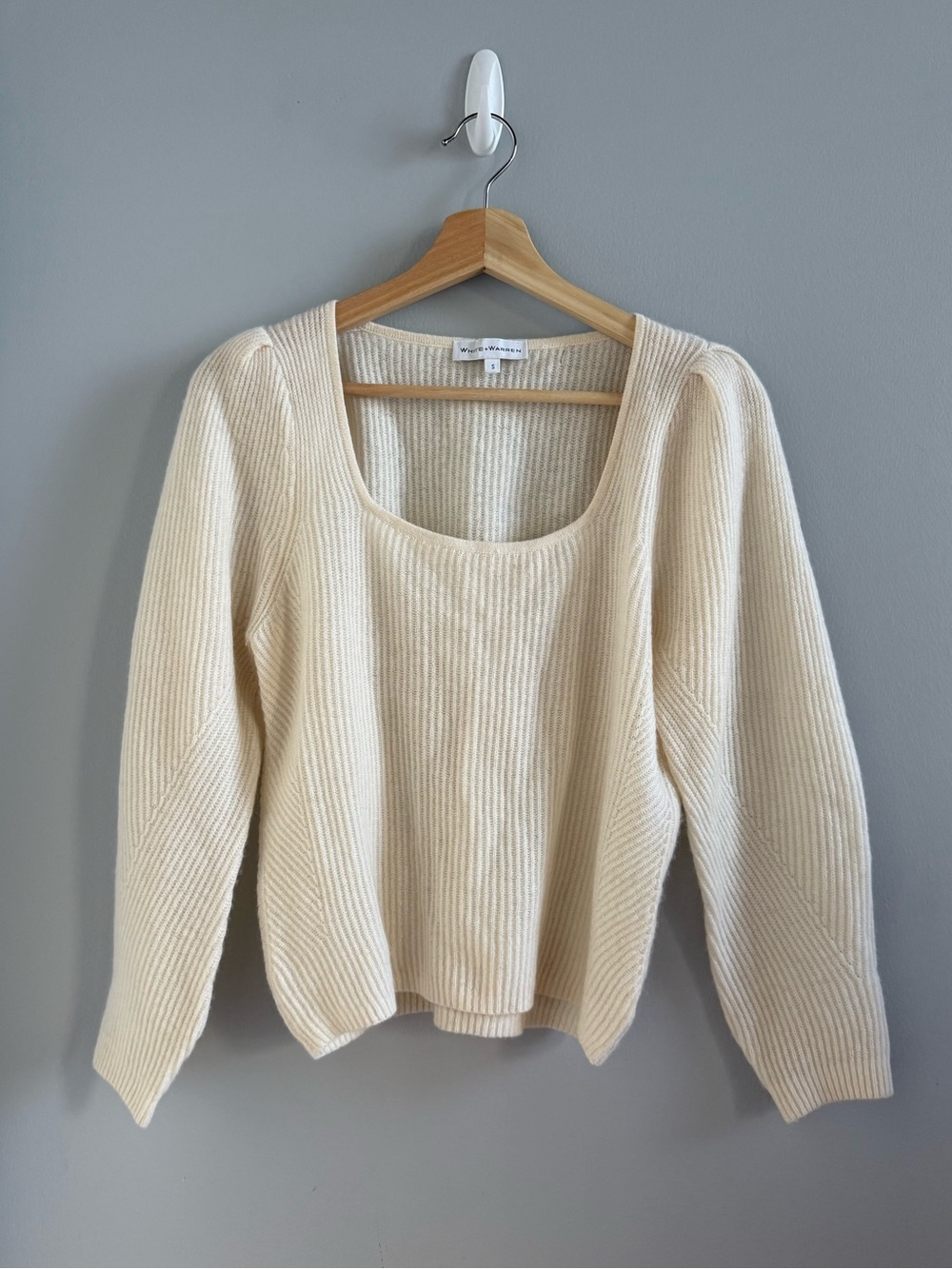 White + Warren cashmere puffed sleeve sweater